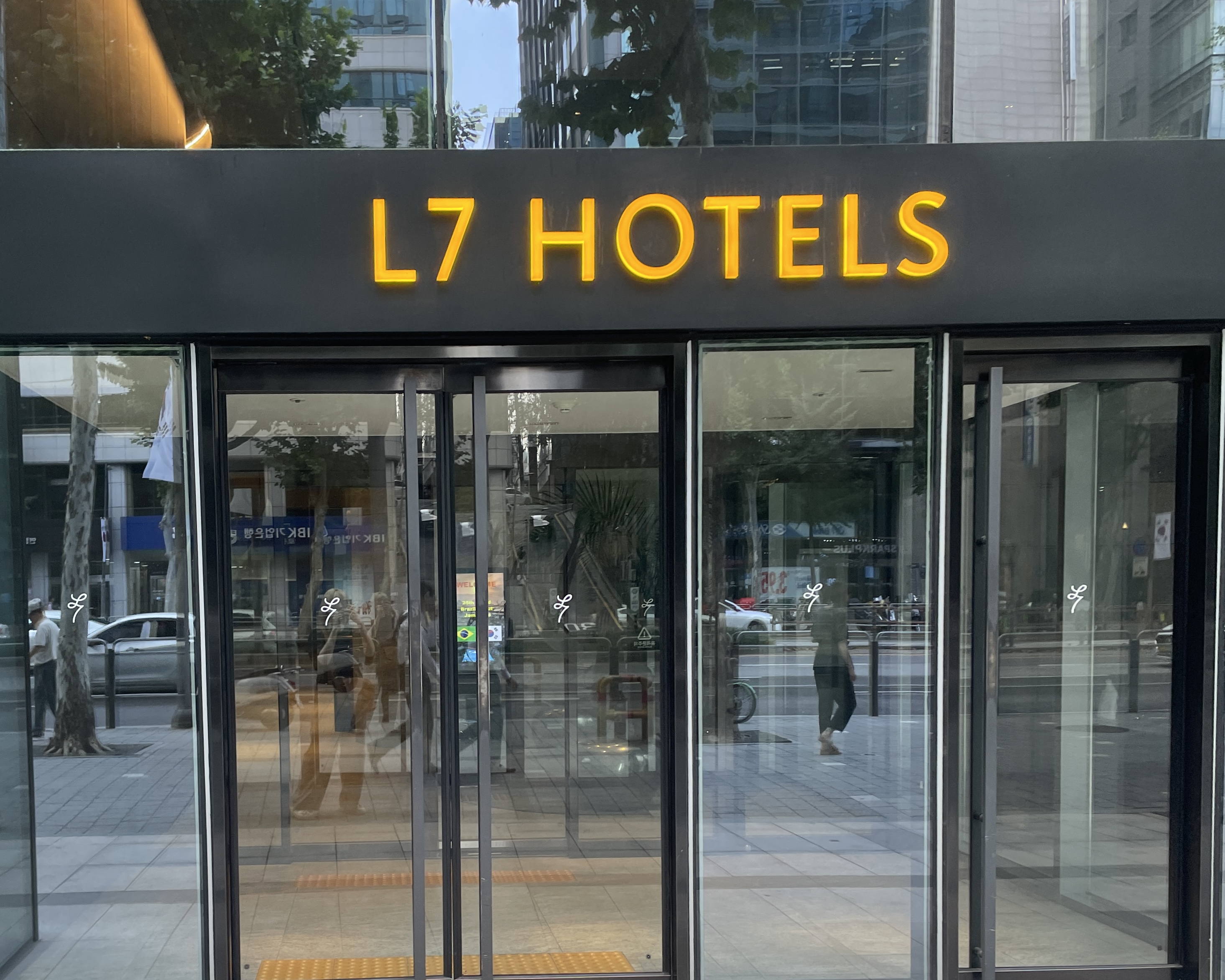 L7 호텔 정문 모습