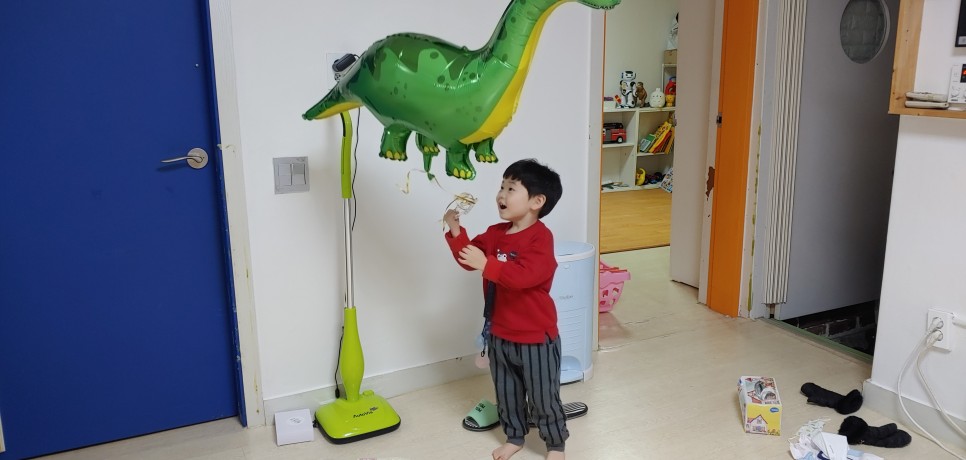 선물 받은 현서의 표정 청주 이벤트 풍선 뜻밖의 21