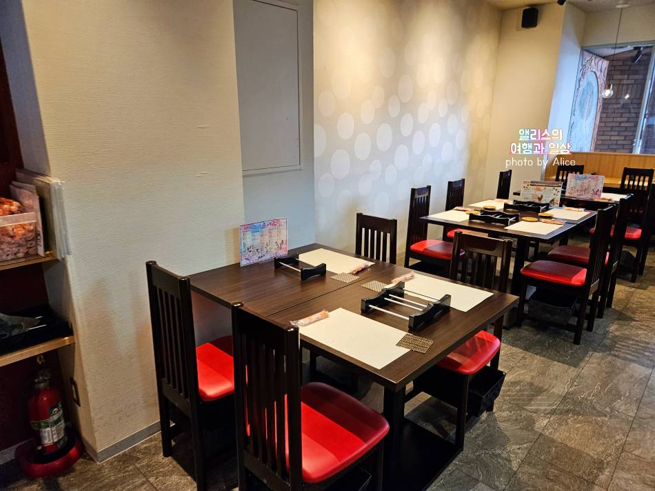 일렬로 늘어선 맛있는 꼬치 튀김 교토 기온 본점 마이코 한 리뷰 2