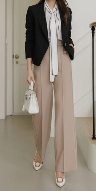 여자 오버핏 드레스팬츠 + 하얀 타이 드레스셔츠 + 검정 슬림핏 블레이저 코디