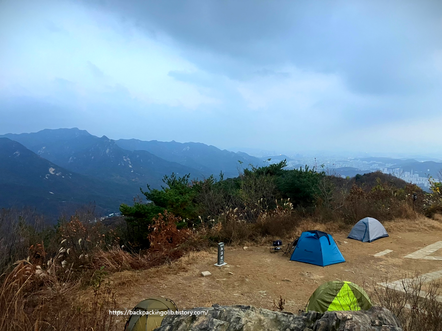 맞은편에 북한산이 보이는 조망