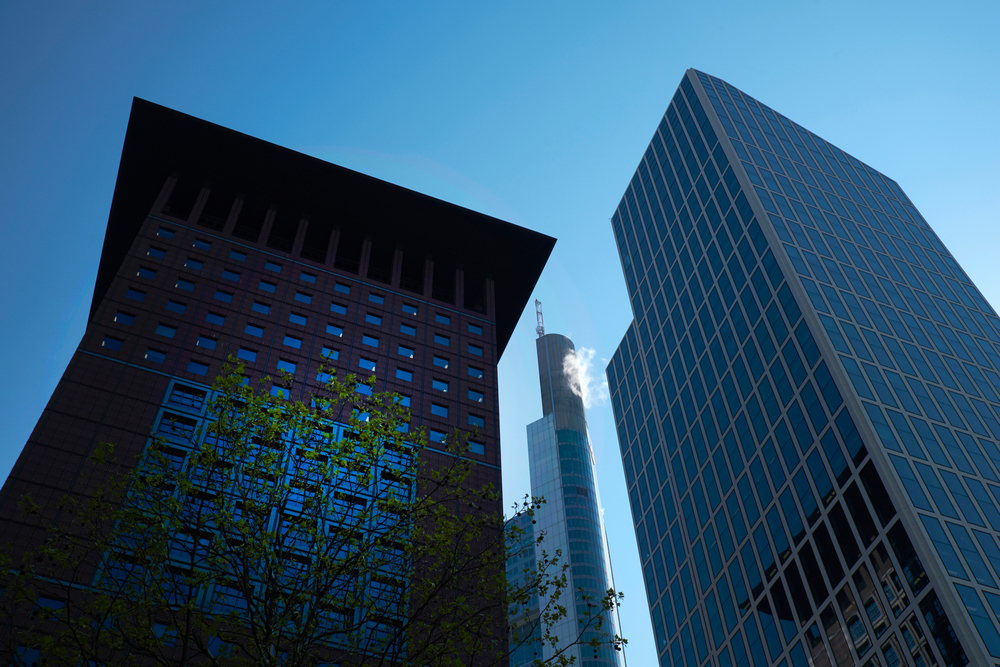 LEED는 1998년에 미국 그린 빌딩 협회(USGBC)에 의해 개발되었으며&#44; 그 이후로 지속적으로 발전해왔다.