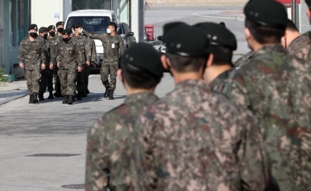  군인 휴가제한 끝 5월8일부터 재개,군인 외박 면회는 단계적 시행