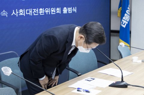  ‘아들 도박’에 신속히 머리숙인 이재명 “아들 도박, 형사처벌 사유 되면 책...