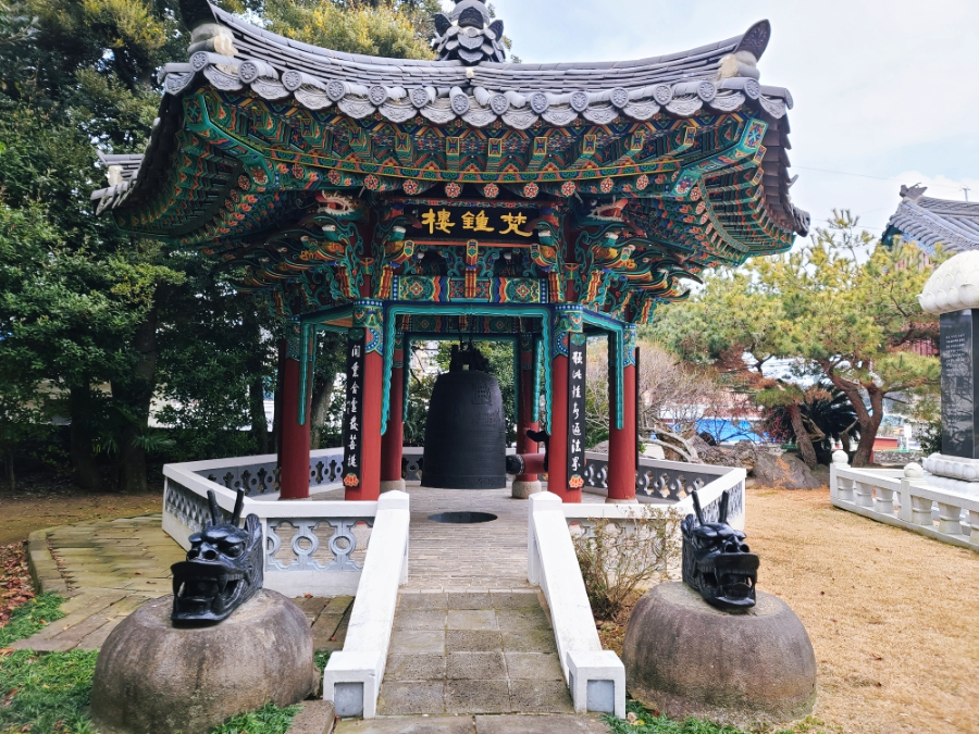 월정사 봄의 전령 매화가 피기