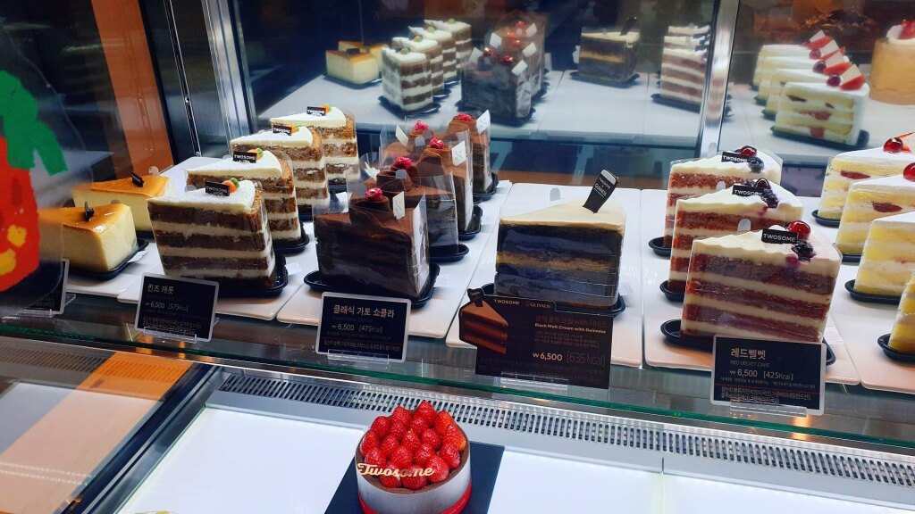 수원 매탄동 투썸플레이스 영통구청점 스트로베리 초콜릿 생크림 케이크