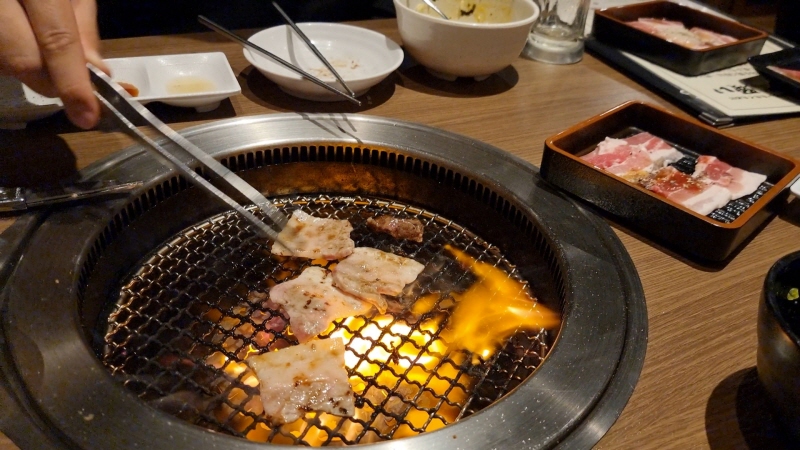  나카스 포장마차거리 자리없어서 간 야끼니꾸집(그리고 일본에서 셀프주유하기)