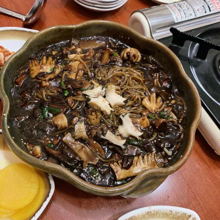 군산 식당 도자기짜장 직접 끓여서 먹는 짬뽕 해물짬뽕전골 고수의 부엌 맛집 추천