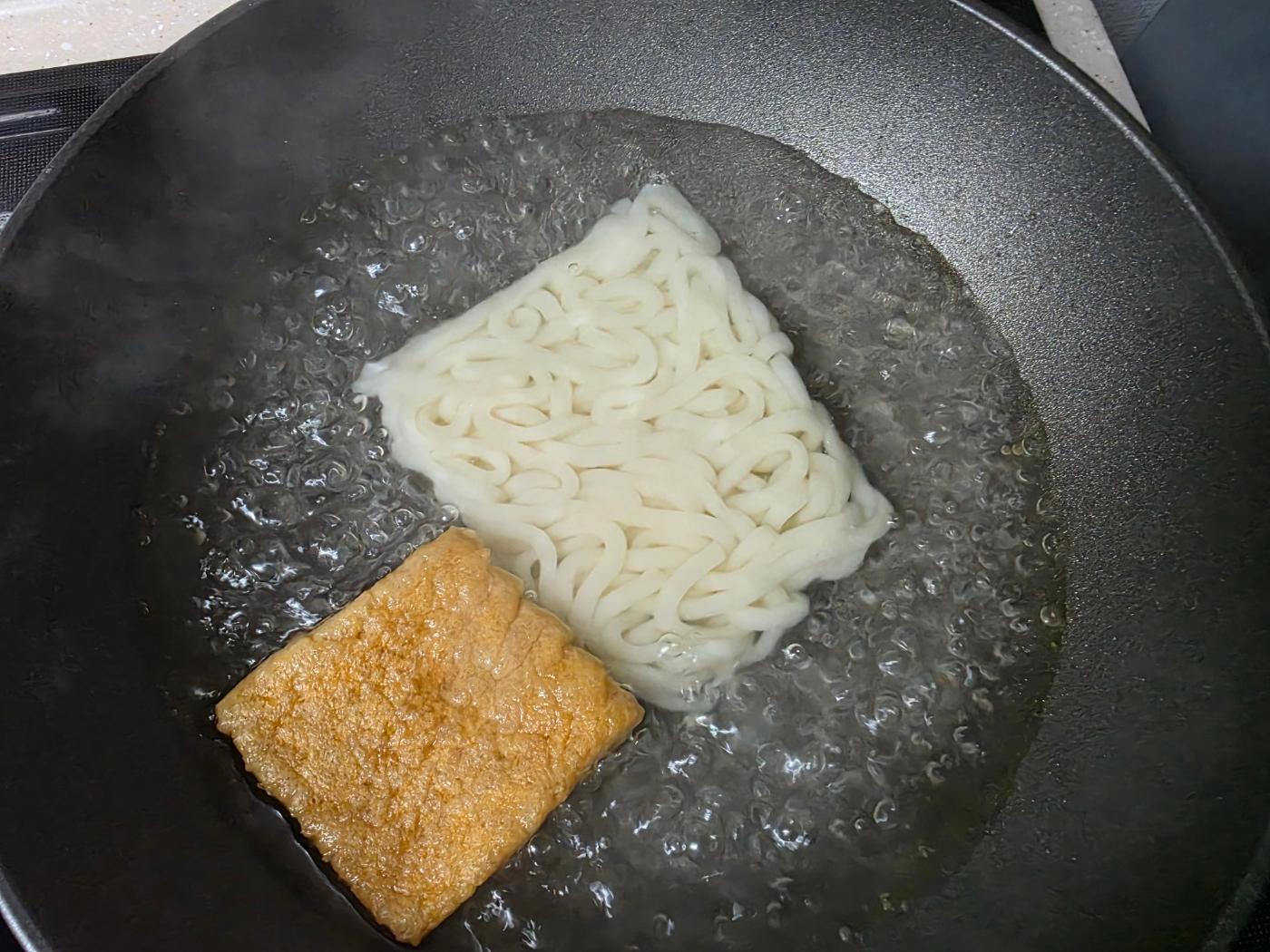 면·유부 함께 데우기
