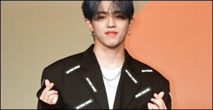 손가락하트-포즈를-취하는-에스쿱스의-모습