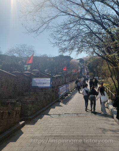 수원 팔달산 입구 계단길