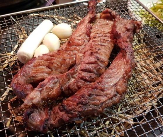  생방송 투데이 홍대 마포구 맛집 짚불 돈마호크구이 위치 장소 어디 메뉴