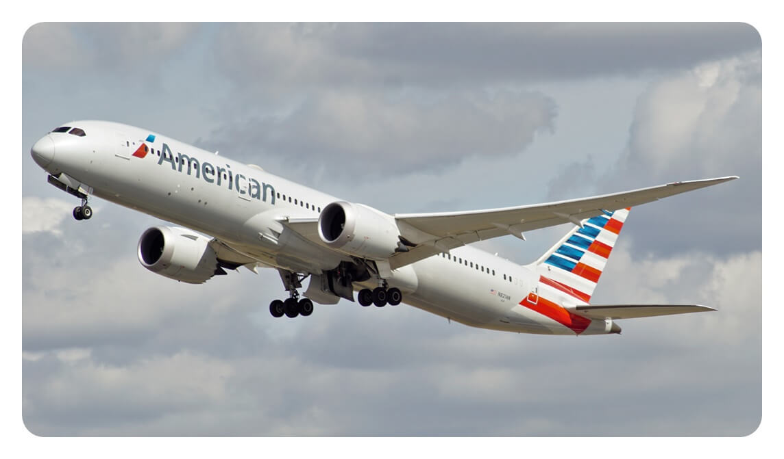 아메리칸항공 American Airlines B787-9 비행기가 이륙하는 모습을 찍은 사진