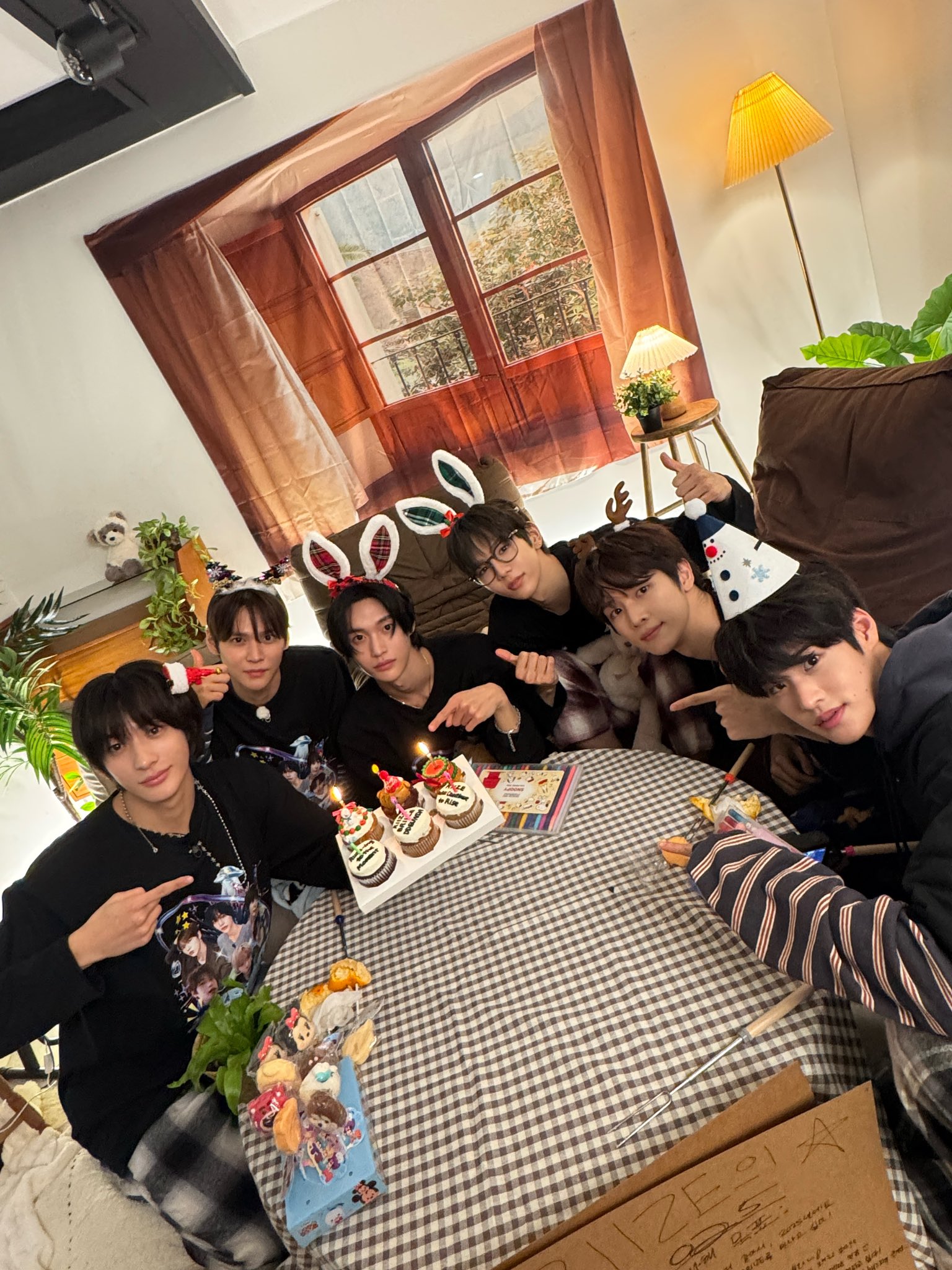 20250114위라이즈트위터공계가족사진