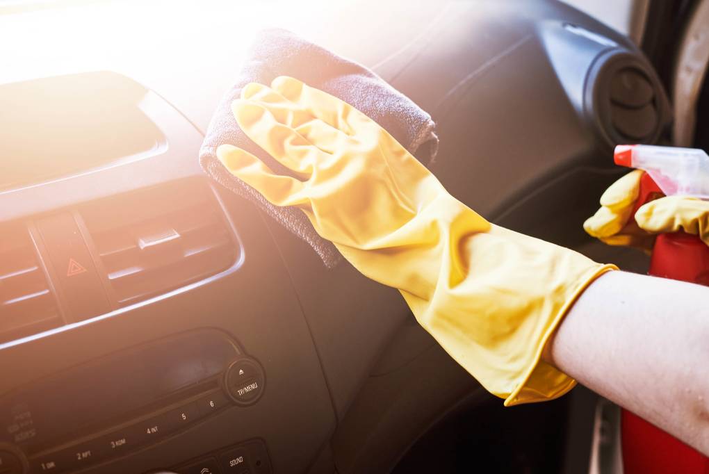 자동차 실내청소의 핵심 포인트와 유용한 팁&#44; 잘못된 청소 방법 피하기