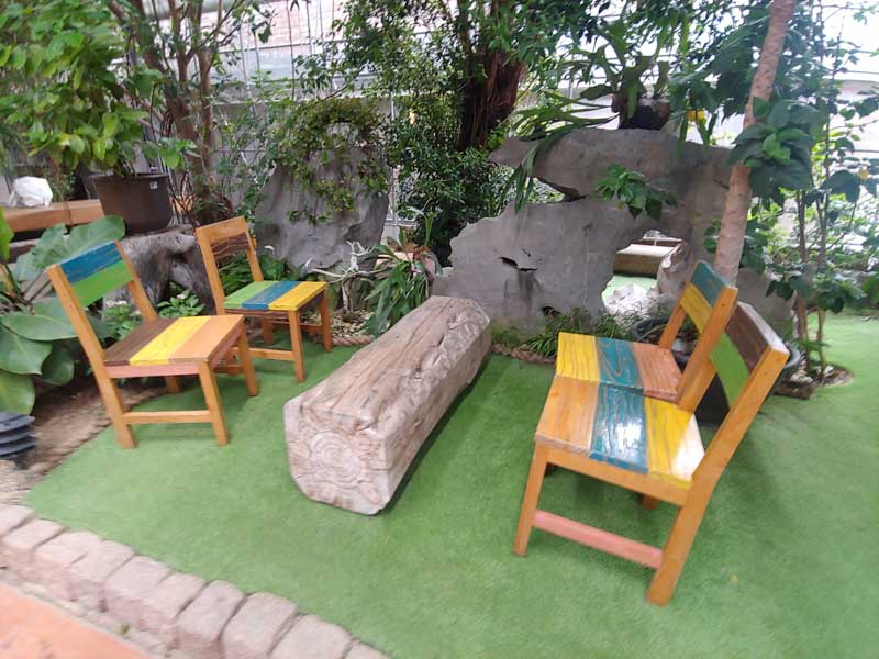 바오밥식물원-베이커리카페-테이블