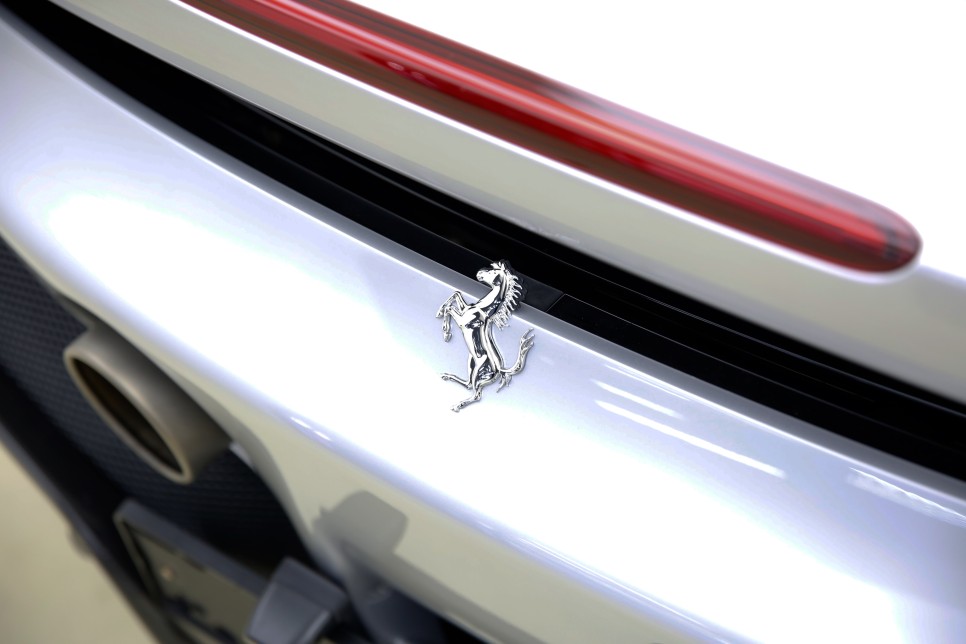 [페라리 SF90 스트라다레] 페라리 최초의 하이브리드 자동차 13