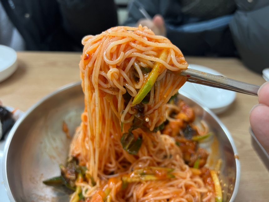 자극적이지않아서-더-매력적인-비빔국수