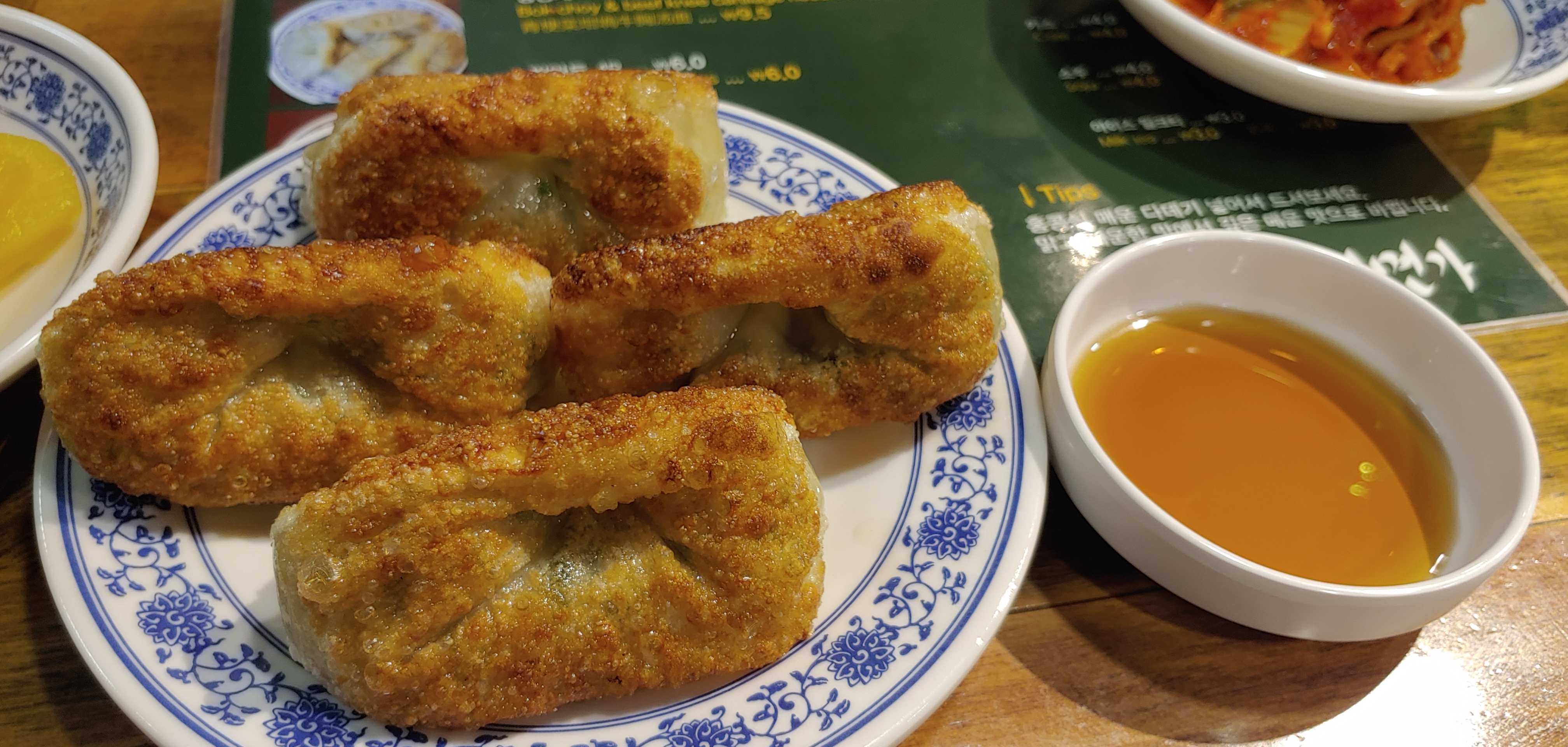  #여의도 #홍콩식 #우육탕면 맛집 #완차이면가 #미원빌딩 지하1층 #우육탕면 #도가니 양지탕면 #군만두 #찐만두 #맥주안주
