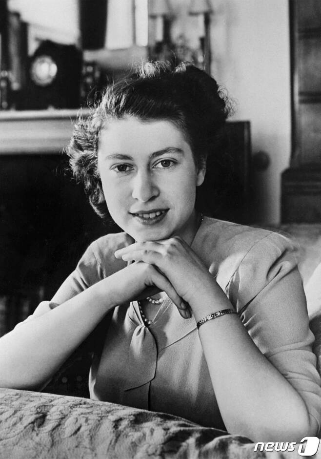 리자베스 2세 영국 여왕이 승계 서열 1위 공주 신분이던 1947년 4월 18일 21세 생일