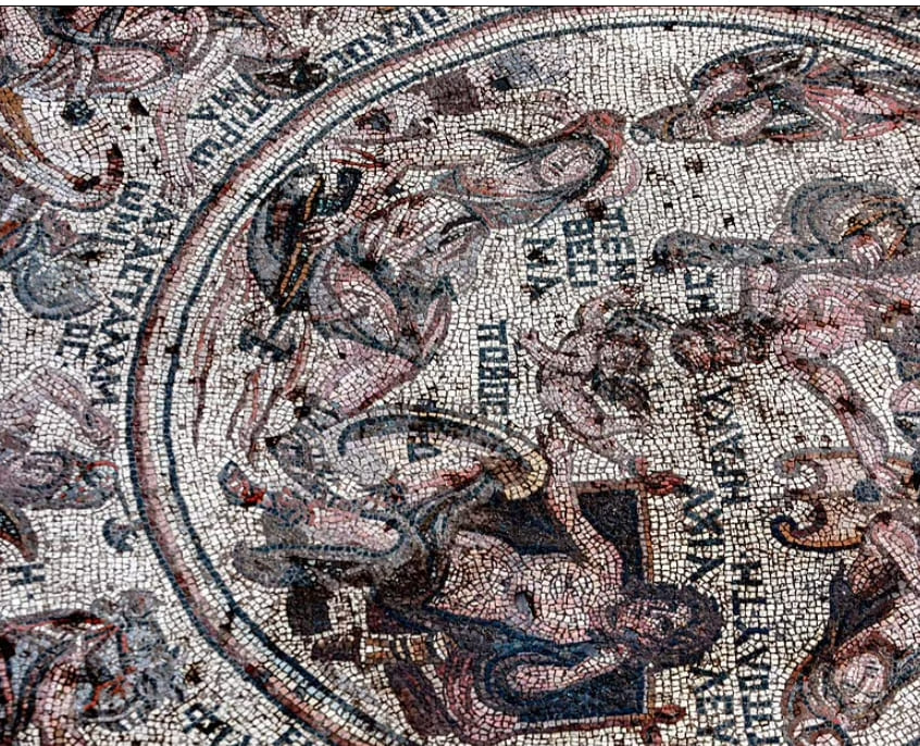 고고학 역사상 가장 희귀한 트로이 전쟁 모자이크 발견 VIDEO: &#39;Rarest ever&#39; mosaic depicting the Trojan War is found in Syria