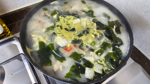 굴국밥 끓이기