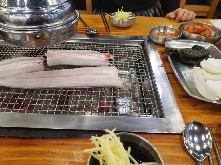  공덕역 천장어 1kg 3만3천원 엄청난 가성비의 국산 민물장어구이 맛집