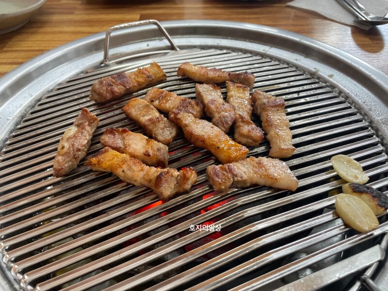 수원 맛집 동수원소금구이 인생 오겹살 - 정직한 양