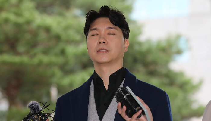 방송인 박수홍이 15일 오후 횡령위반혐의로 기소된 친현 박모씨와 배우자 이모씨에 대한 4차 공판에 증인으로 출석했다.