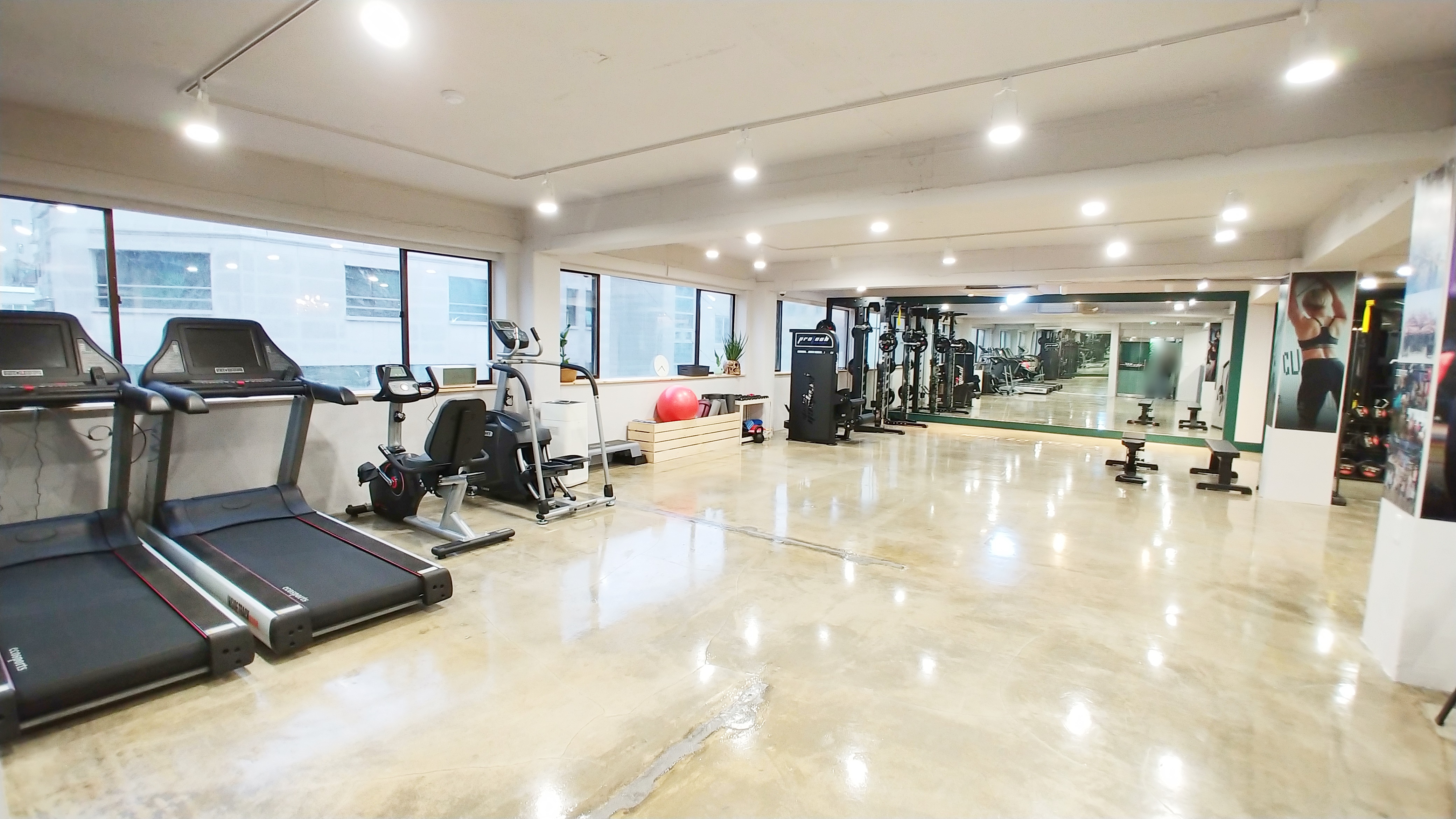 학동역 프라이빗 PT샵 필라테스 노출천장 1