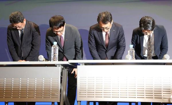 사과하는 경영진