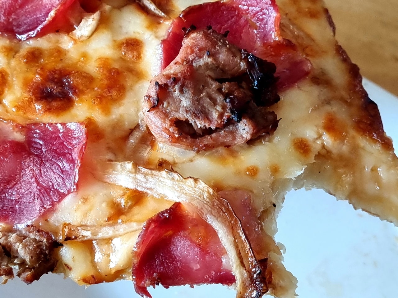 바닥은 바삭바삭, 위가 촉촉하고 먹을 준비가되었습니다.