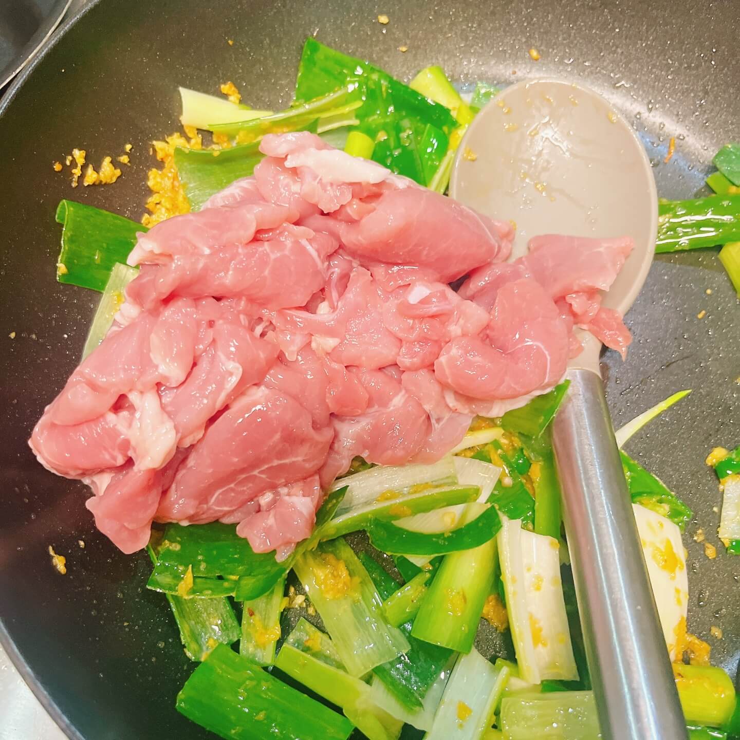 돼지고기는-맛술버리고-넣어주세요