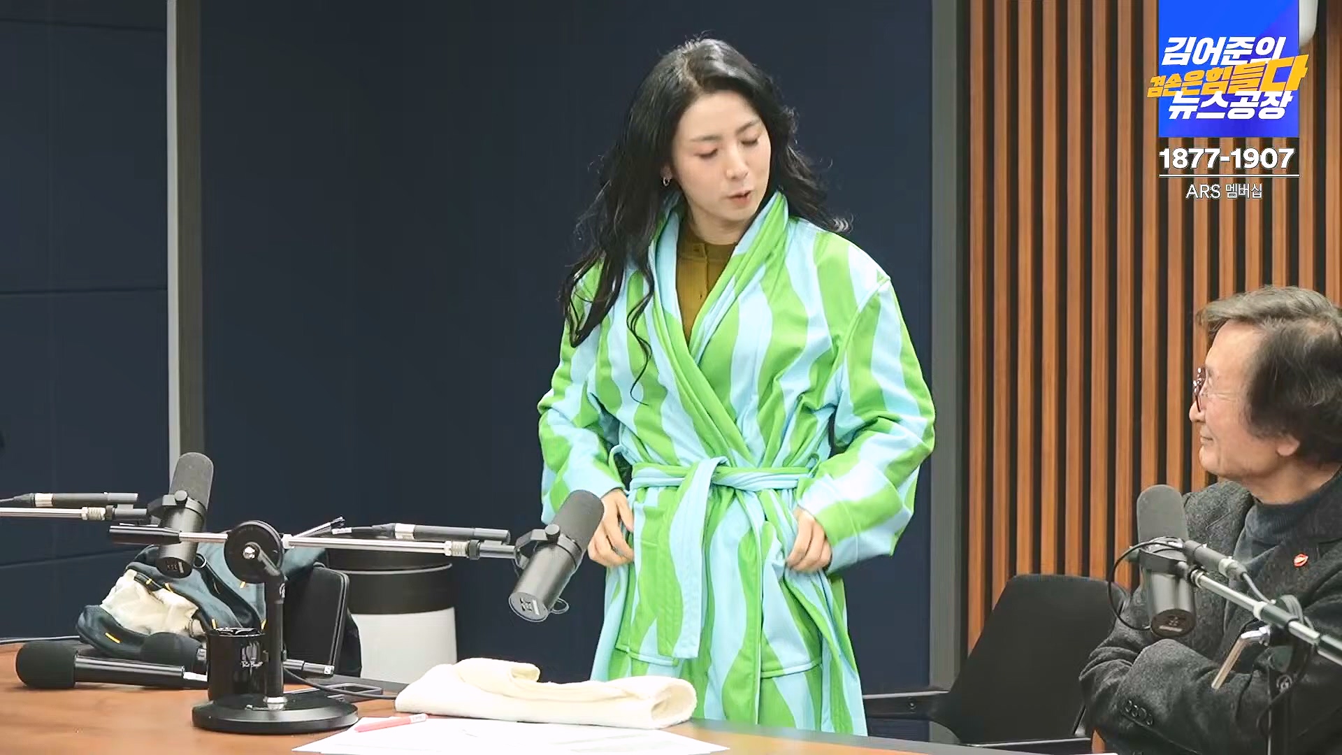 김어준의 겸손은힘들다 뉴스공장 2024년 12월 26일 목요일 [박시동, 이광수, 박선원, 윤건영, 영화공장(정지영, 이명세)] (1080p_30fps_H264-128kbit_AAC).mp4_20241226_132810.657.jpg