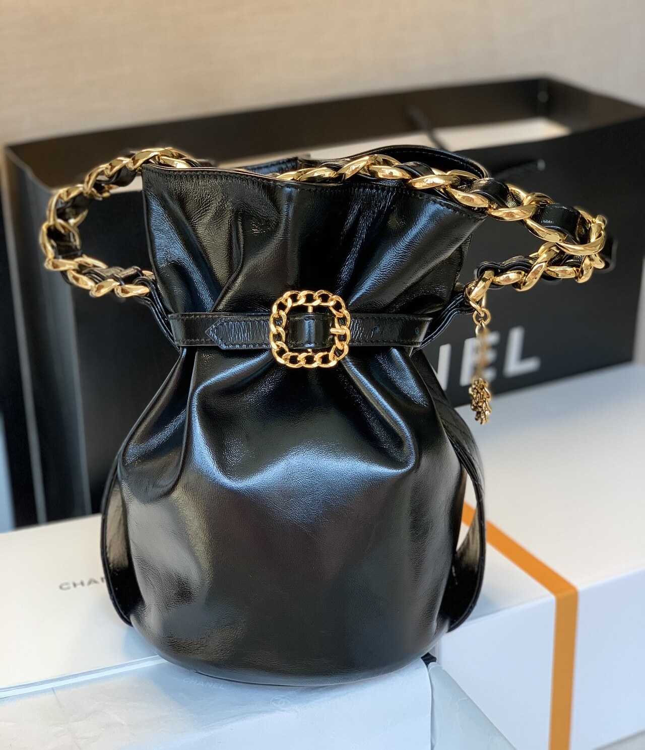  [CHANEL] 샤넬 드로스트링 호보 버킷백