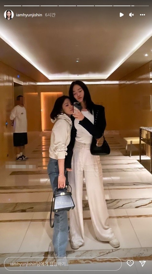  송혜교, 175cm 여동생 품에 쏙 들어간 포켓걸! 설레는 키 차이 [사진]