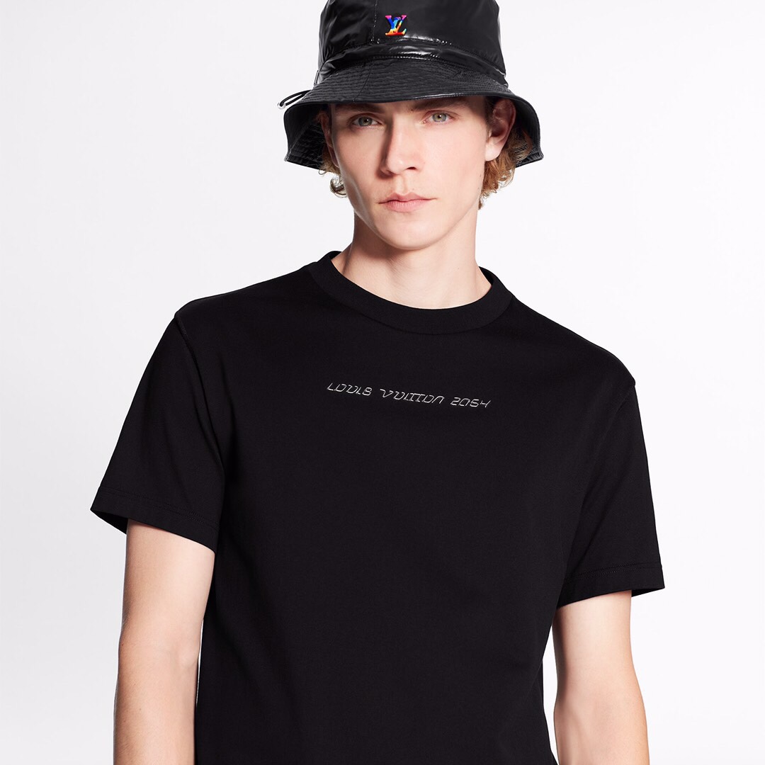  [LOUIS VUITTON] 루이 비통 2054 시그니처 반팔 티셔츠 1A8HM8 (2 COLOR)