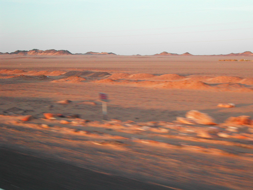 이집트-아부심벨-사막의아침