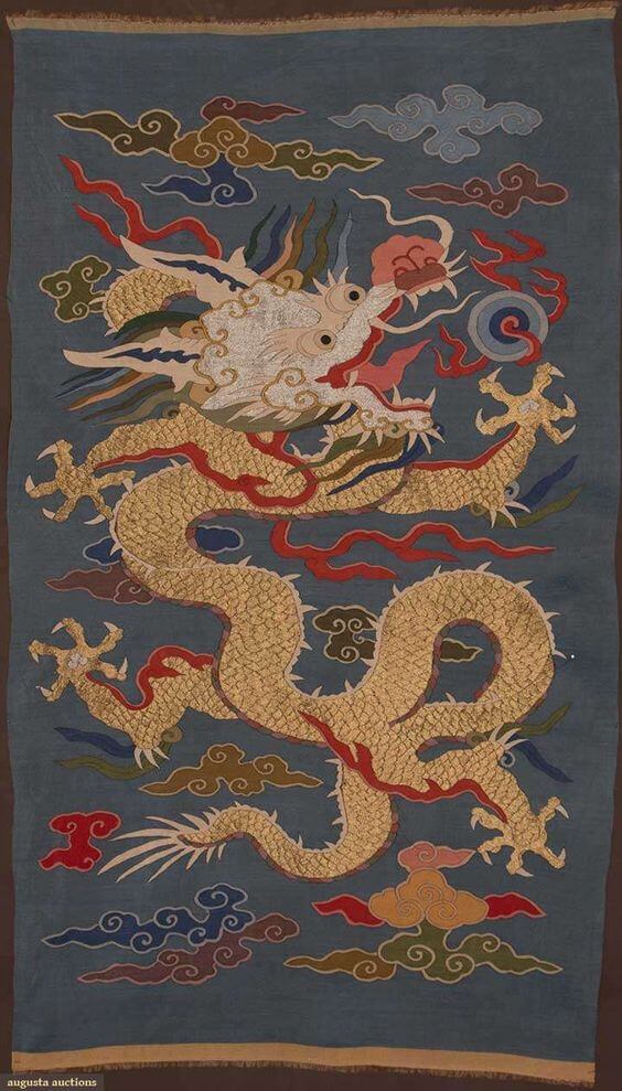 중국 전통 용 자수 무늬