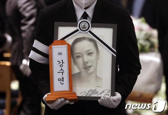  강수연, 갑자기 훌쩍 우리 곁을 떠나갔다 마침표 안 찍으련다
