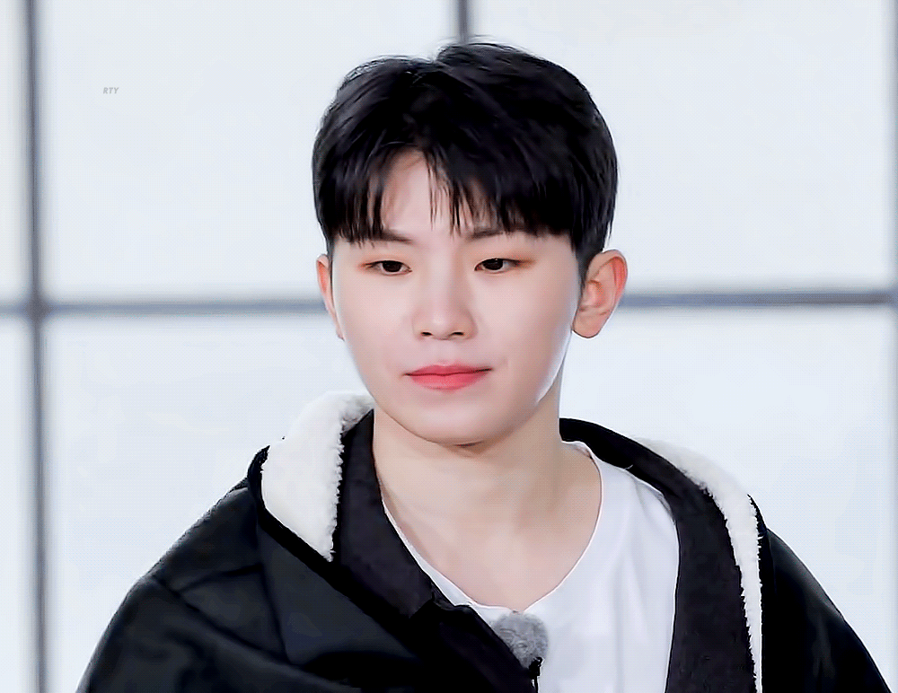 𝚛𝚞𝚗 𝚝𝚘 𝚢𝚘𝚞's Gif on X