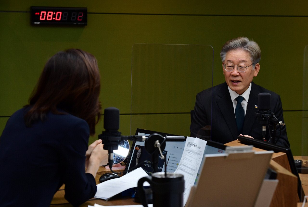  상승세 이낙연에 공세…몸 사리던 이재명이 '쏘기' 시작했다 ...