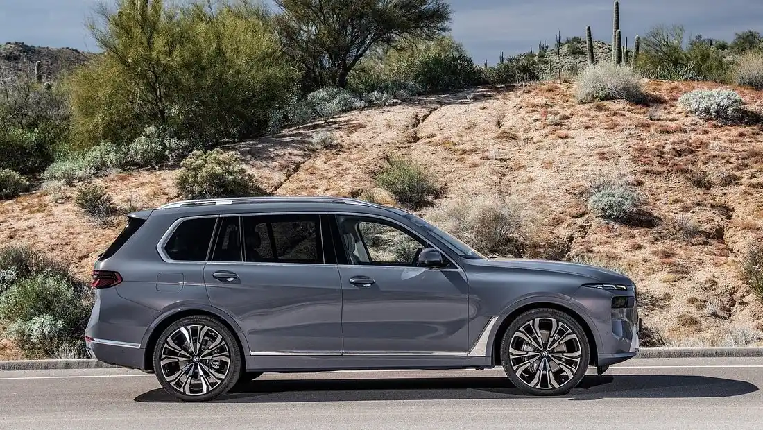 BMW X7 M50i 가격 실구매가 모의견적 제원 옵션 카탈로그 가격표 디자인 실내 트렁크 색상 총정리