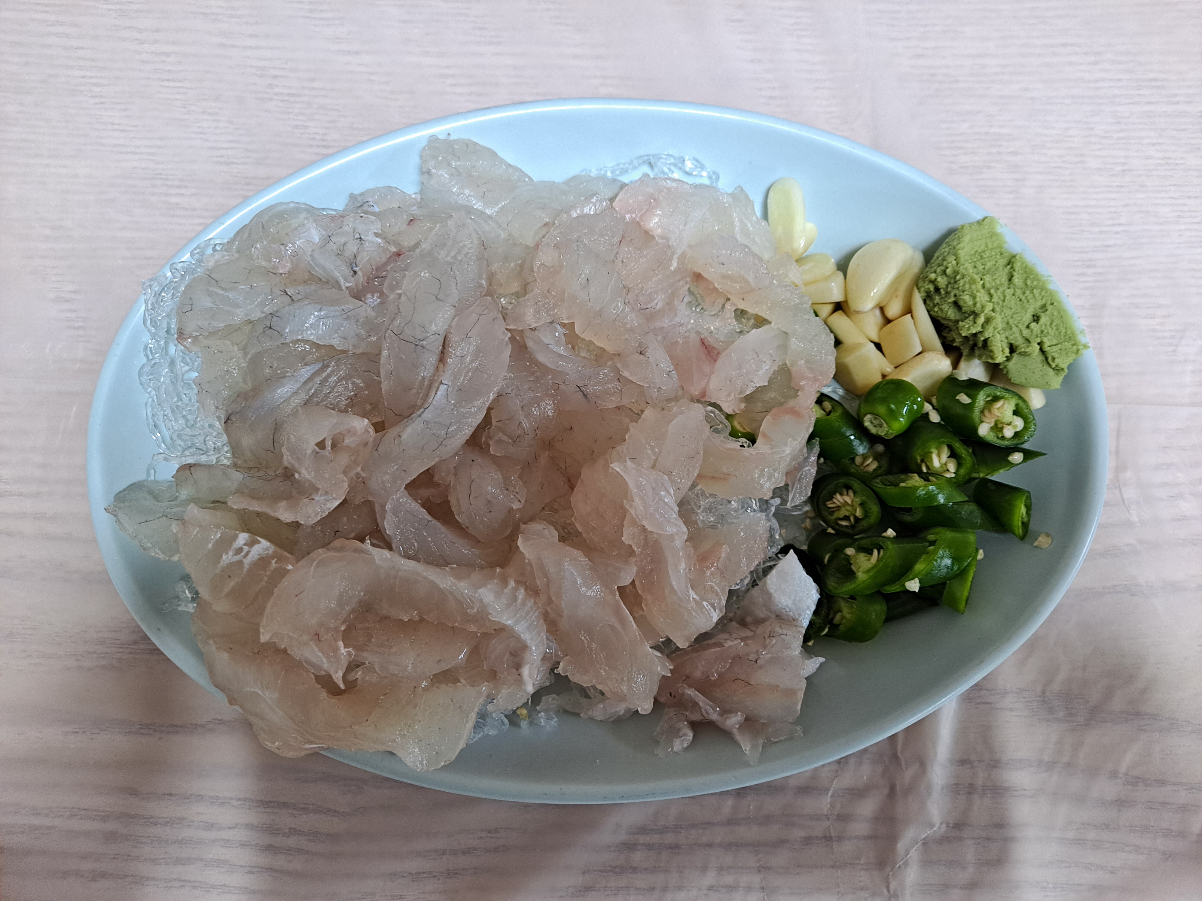  단단하고 찰진 겨울 맛, 광어회(Sliced Raw Flatfish)