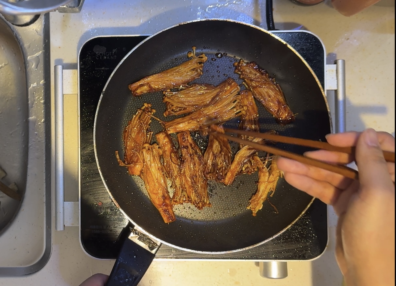 팽이버섯 양념바르고 앞굽기