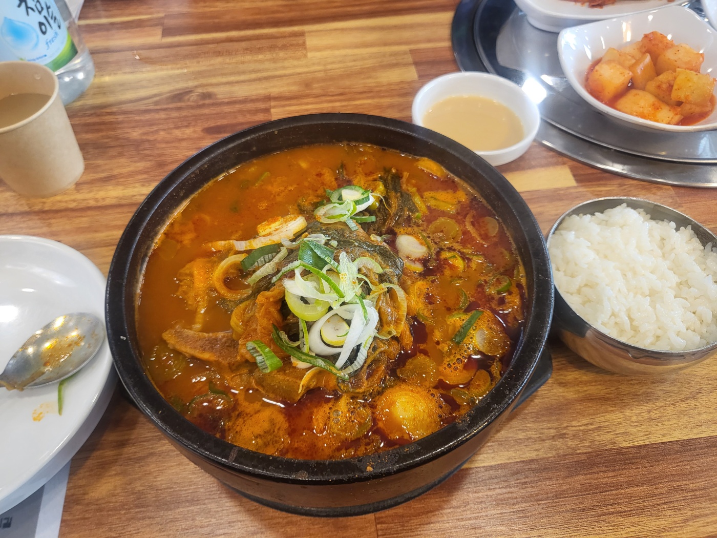  천안두정동 사진찍기 좋은 산더미 인생감자탕 뼈해장국 먹어보았습니다