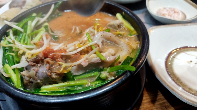  부추와 숙주듬뿍, 충무로 '진땡이 순댓국'