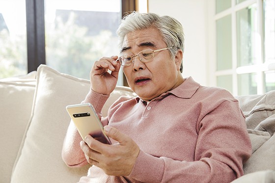  노인 백내장 초기 증상 및 치료방법
