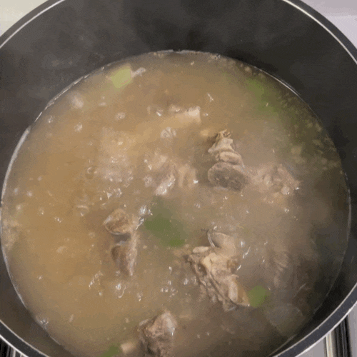 왕갈비탕 끓이는 중
