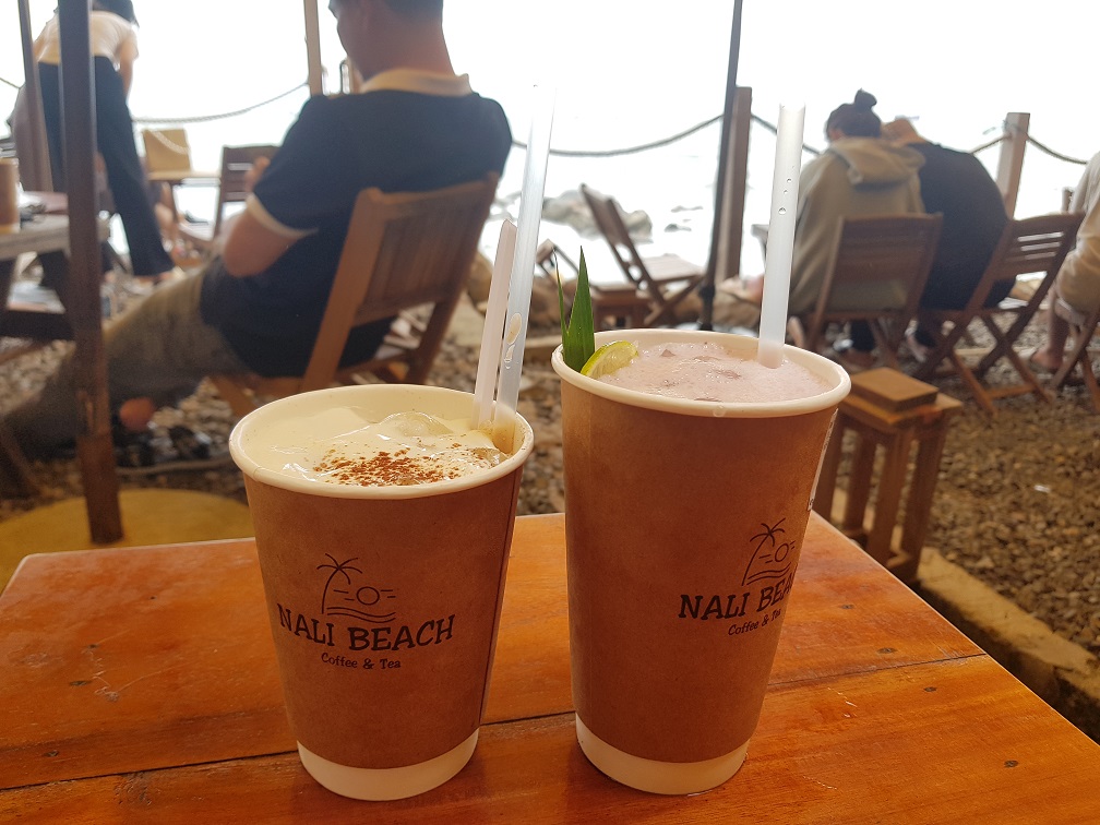 붕따우 관광 분위기 좋은 해변가 카페 NaLi Beach - 블루베리 요거트(YOGURT VIET QUAT) & 소금커피(CA PHE KEM MUOI)